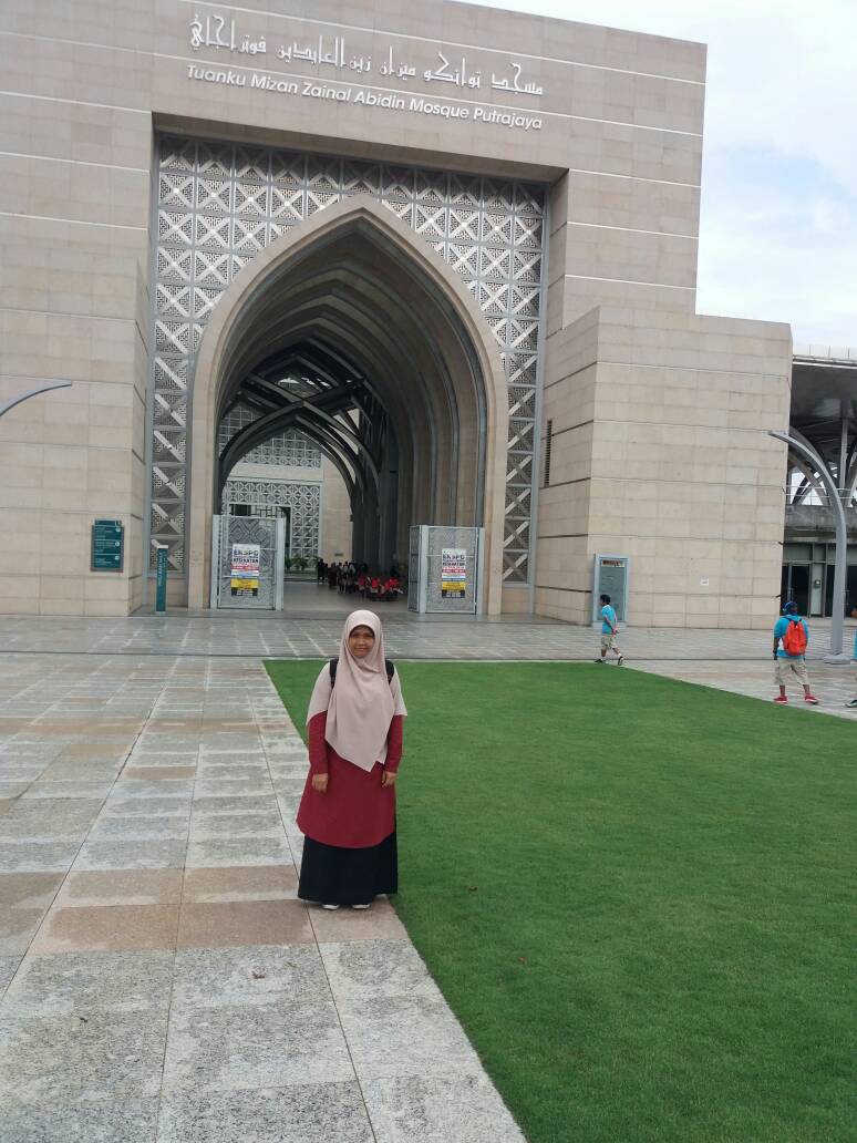 Team Member Dr. Lenny Marlinda, S.T., M.T.